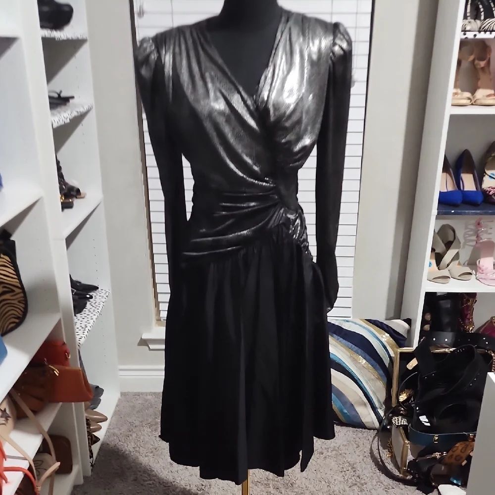 Black Long Sleeve V-Neck Sheath Dress